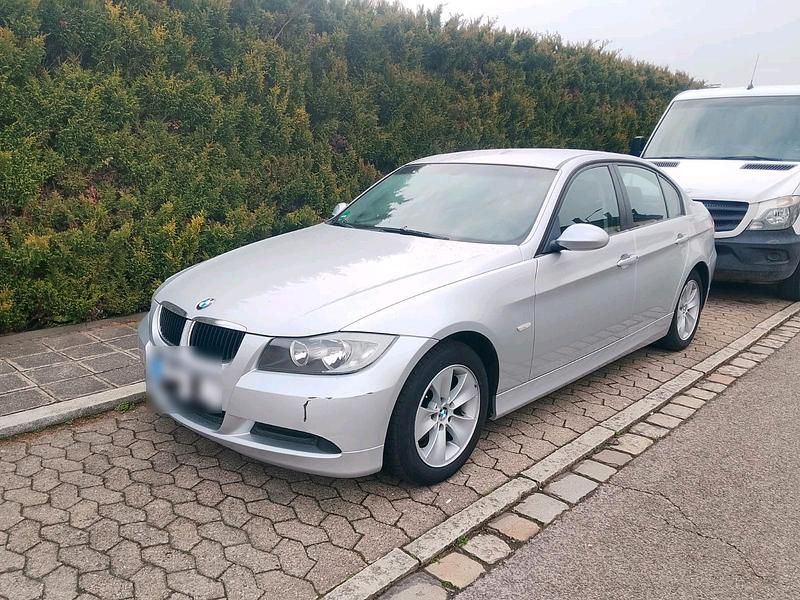 Gebraucht BMW 318 129 PS (94 kW) 2006 Silber Limousine