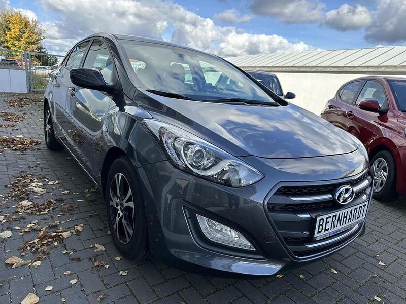 Micron grey (metallic) Gebraucht 2017 Hyundai i30 Comfort Limousine | 10.990 € (Fairer Preis) - Bild 1/4