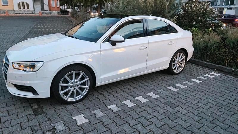 Weiß Gebraucht 2015 Audi A3 Limousine | 12.000 € (Superpreis) - Bild 1/4