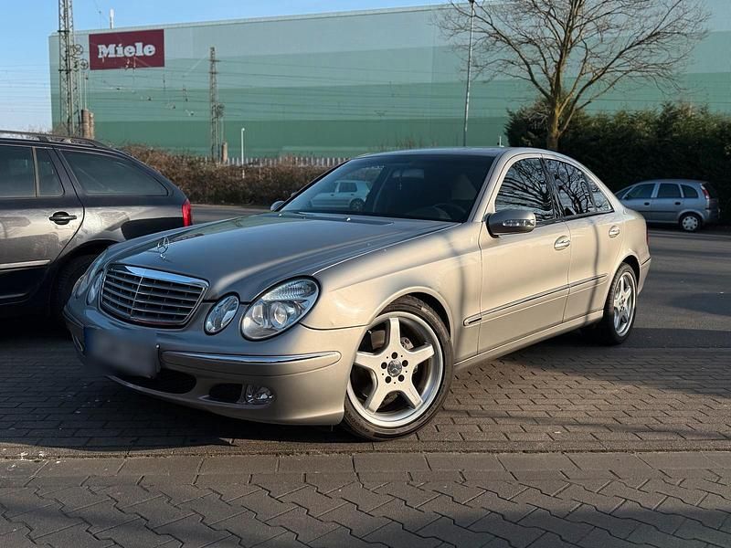 Gebraucht Mercedes E320 224 PS (164 kW) 2002 Grau Limousine