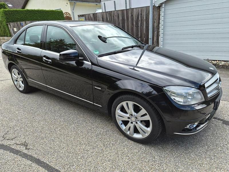 Schwarz Gebraucht 2008 Mercedes C230 Avantgarde Limousine | 9.500 € (Fairer Preis) - Bild 1/4
