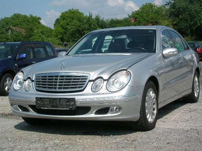 Silber Gebraucht 2003 Mercedes E320 Elegance Limousine | 8.900 € (Teuer) - Bild 1/4