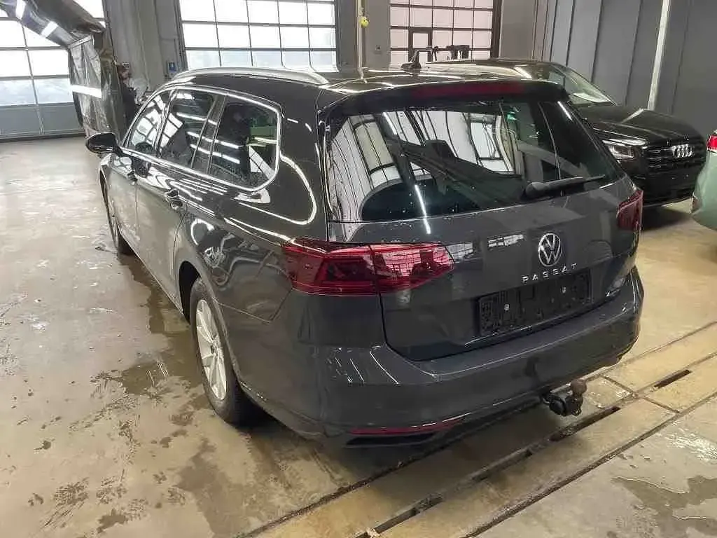 Gebraucht VW Passat 200 PS (147 kW) 2021 Grau Kombi