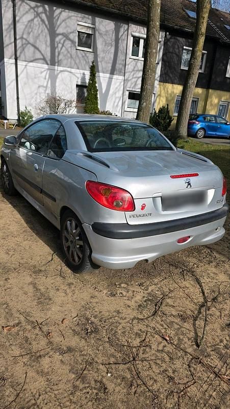 Gebraucht Peugeot 206 CC 109 PS (80 kW) 2001 Silber Cabrio
