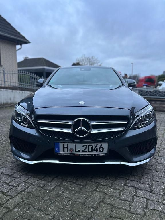 Grau Gebraucht 2015 Mercedes C250 AMG line Limousine | 18.900 € (Etwas zu teuer) - Bild 1/4