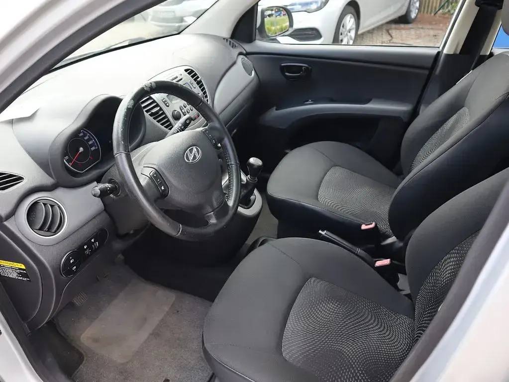 Gebraucht Hyundai i10 Classic 69 PS (50 kW) 2012 Silber Kleinwagen