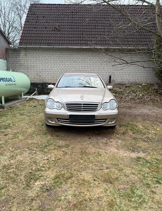 Gebraucht Mercedes C180 143 PS (105 kW) 2004 Gold Limousine