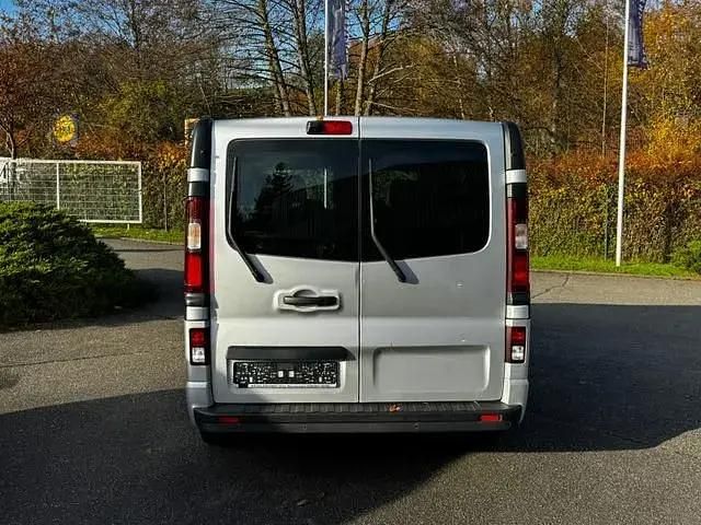 Second-hand Opel Vivaro 125 CP (91 kW) 2017 Argintiu Monovolum