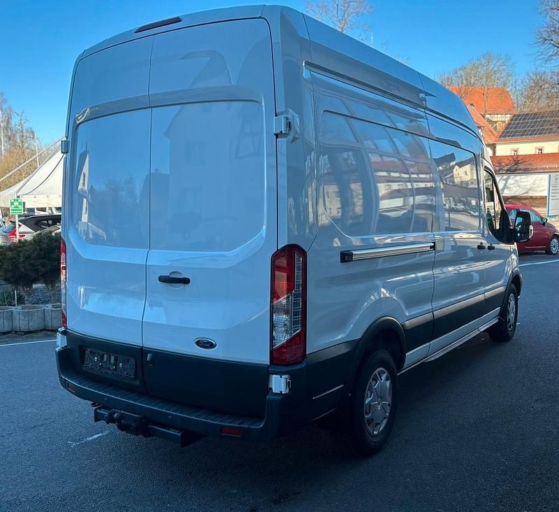 Gebraucht Ford Transit Trend 170 PS (125 kW) 2018 Weiß Van / Kleinbus