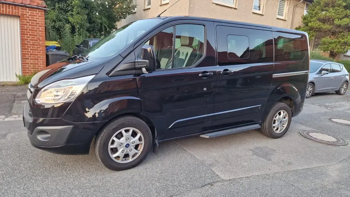 Gebraucht Ford Tourneo 125 PS (91 kW) 2014 Schwarz Van / Kleinbus