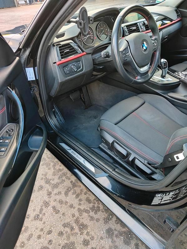 Gebraucht BMW 335 Sport Line 313 PS (230 kW) 2014 Schwarz Limousine