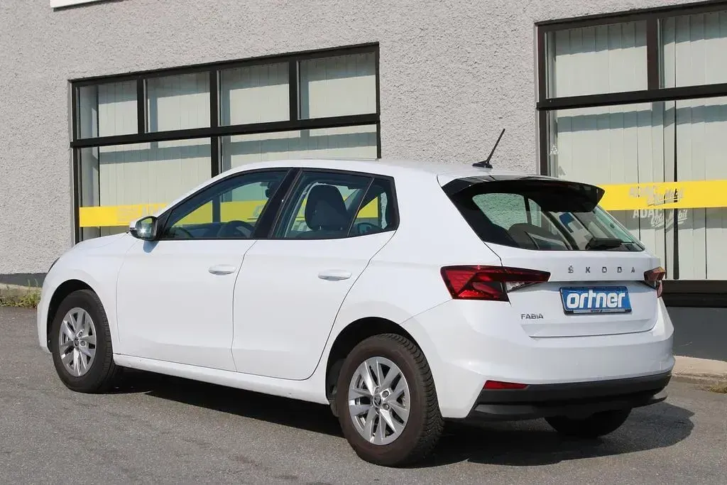 Gebraucht Skoda Fabia Selection 95 PS (69 kW) 2023 Weiß Kleinwagen