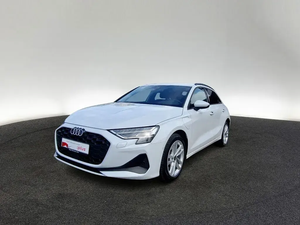 Gebraucht Audi A3 Ambiente 204 PS (150 kW) 2025 Gletscherweiß metallic Limousine