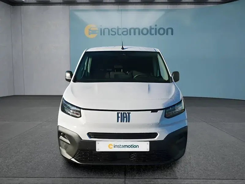 Neu Fiat Doblò 102 PS (75 kW) 2025 Weiß Van / Kleinbus