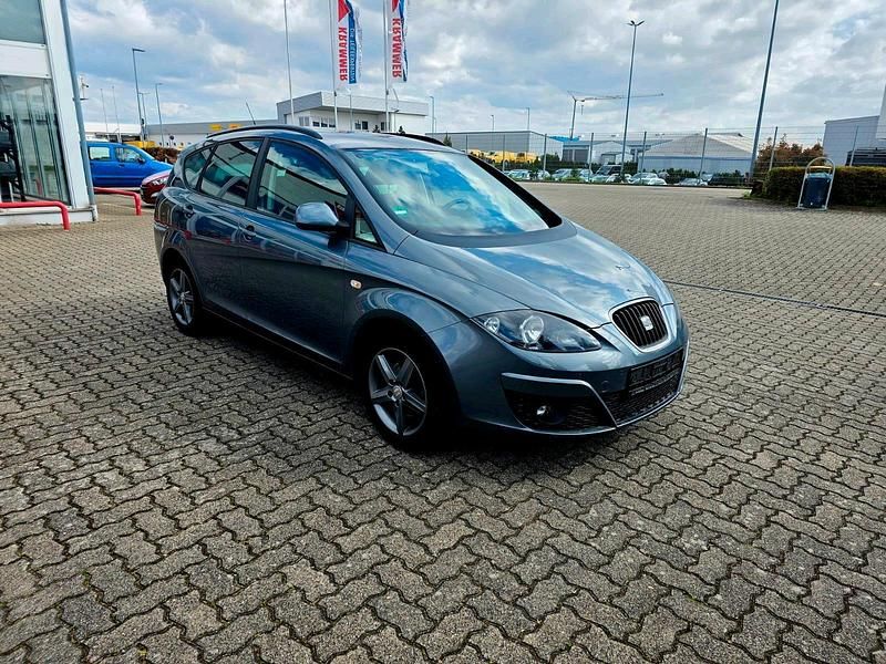 Silber Gebraucht 2015 Seat Altea XL Van / Kleinbus | 5.350 € (Fairer Preis) - Bild 1/4