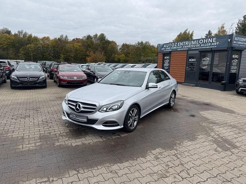 Silber Gebraucht 2016 Mercedes E220 Limousine | 12.990 € (Etwas zu teuer) - Bild 1/4