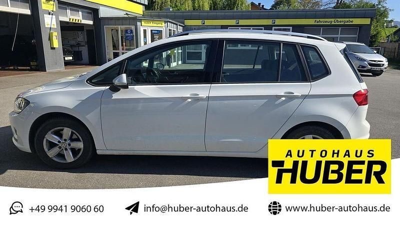 Weiß Gebraucht 2015 VW Golf Sportsvan Comfortline Van / Kleinbus | 13.599 € (Fairer Preis) - Bild 1/4