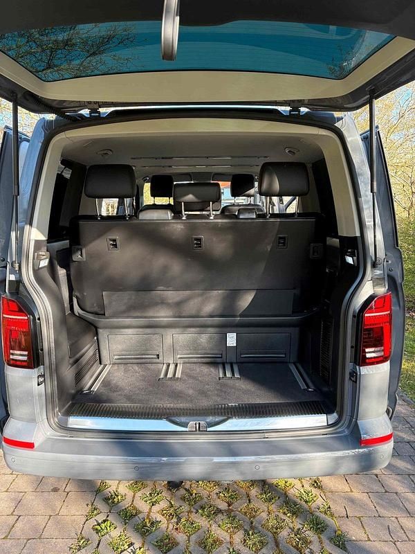 Second-hand VW Multivan 150 CP (110 kW) 2021 Gri Monovolum