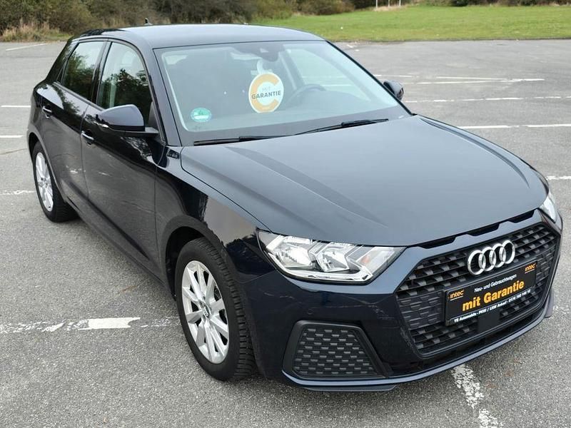 Blau Gebraucht 2019 Audi A1 Sportback Basis Kleinwagen | 17.499 € (Superpreis) - Bild 1/4