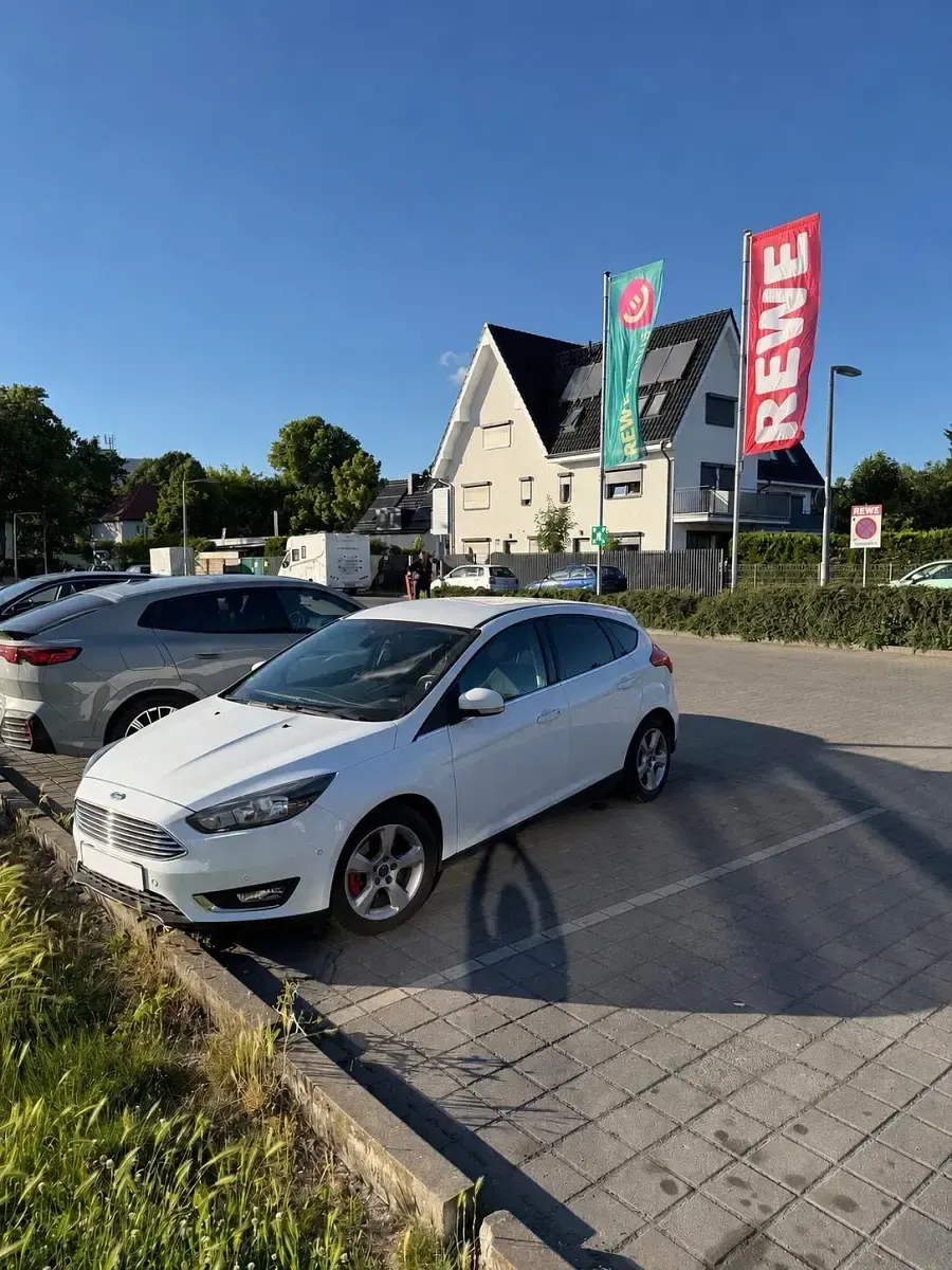 Gebraucht Ford Focus Titanium 150 PS (110 kW) 2015 Weiß Limousine