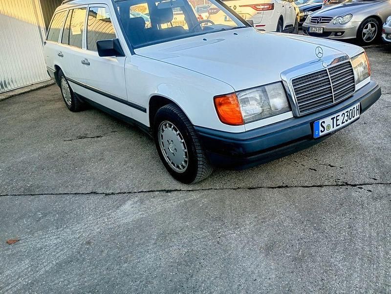Gebraucht Mercedes E230 132 PS (97 kW) 1988 Weiß Limousine