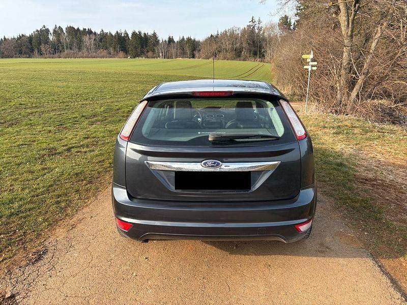 Gebraucht Ford Focus Titanium 145 PS (106 kW) 2009 Grau Limousine