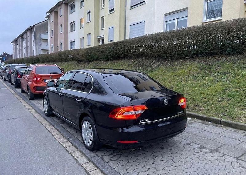 Gebraucht Skoda Superb Elegance 125 PS (91 kW) 2014 Schwarz Limousine