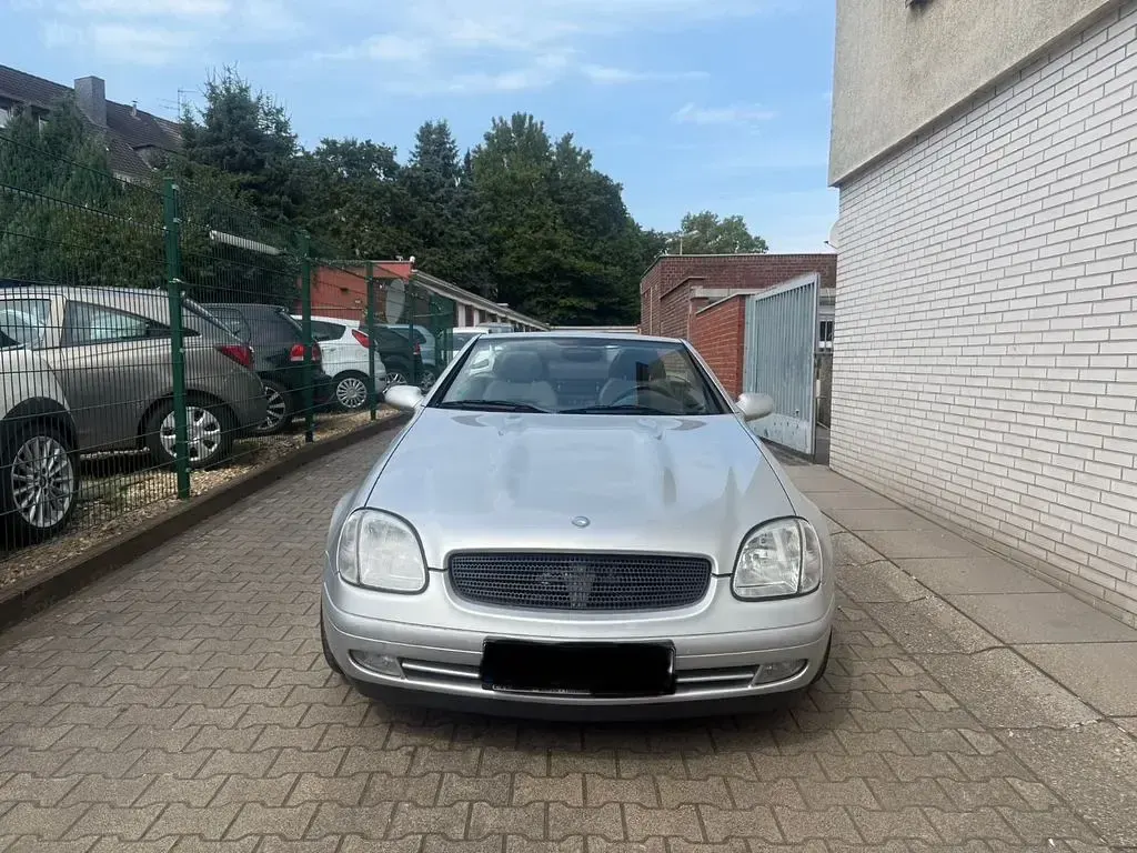 Gebraucht Mercedes SLK230 193 PS (141 kW) 1999 Silber Cabrio