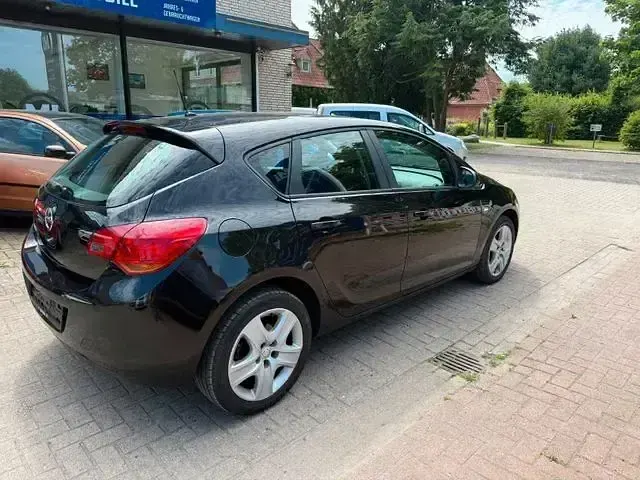 Gebraucht Opel Astra 120 PS (88 kW) 2011 Schwarz Limousine