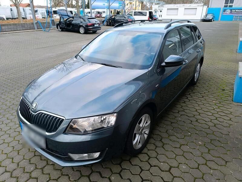 Grün Gebraucht 2016 Skoda Octavia Kombi | 9.000 € (Etwas zu teuer) - Bild 1/4