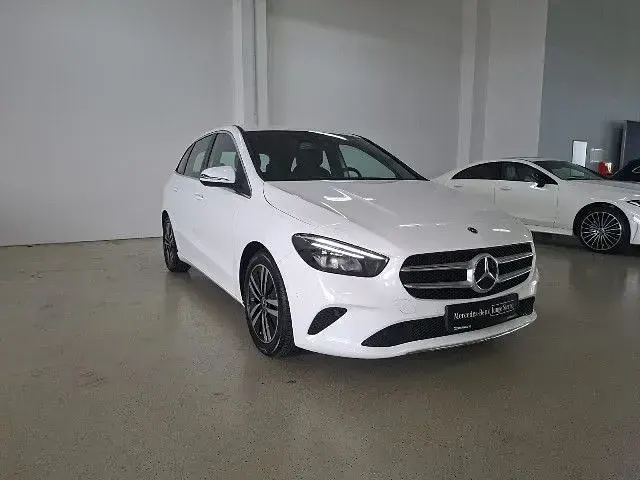 Gebraucht Mercedes B180 Progressive 136 PS (100 kW) 2022 Unilack polarweiß Van / Kleinbus