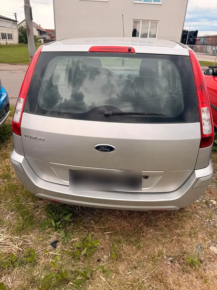 Gebraucht Ford Fusion 80 PS (58 kW) 2011 Silber Kleinwagen