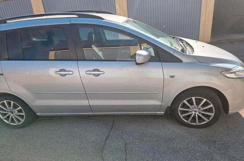 Usado Mazda 5 110 HP (80 kW) 2007 Prateado Monovolume