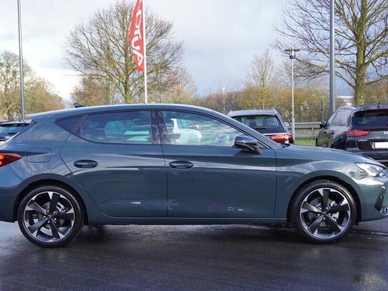 Neu Cupra Leon 150 PS (110 kW) 2026 Blau Limousine