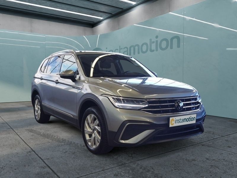 Silber Gebraucht 2024 VW Tiguan Allspace Life SUV | 37.450 € (Fairer Preis) - Bild 1/4