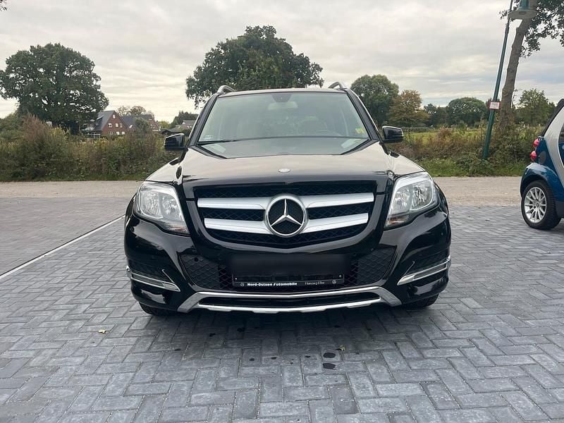 Schwarz Gebraucht 2015 Mercedes GLK220 SUV | 18.499 € (Fairer Preis) - Bild 1/4
