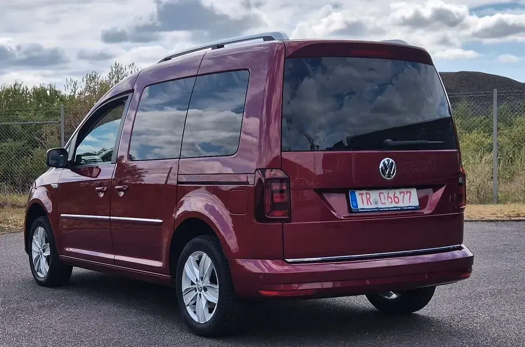 Gebraucht VW Caddy Highline 125 PS (91 kW) 2017 Rot Van / Kleinbus