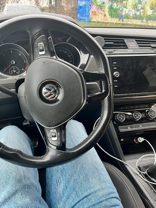 Gebraucht VW Touran 116 PS (85 kW) 2019 Grau Van / Kleinbus