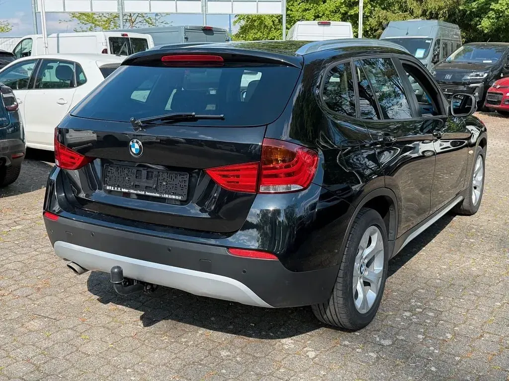 Gebraucht BMW X1 xLine 143 PS (105 kW) 2011 Saphirschwarz (metallic) SUV