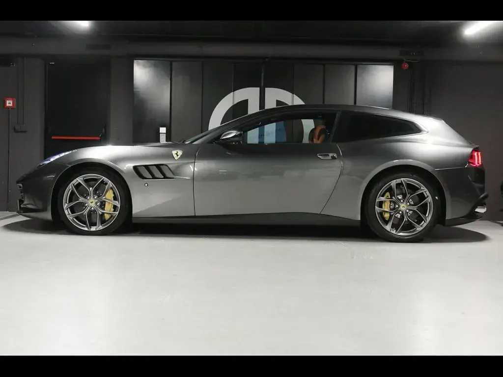Gebraucht Ferrari GTC4Lusso 610 PS (448 kW) 2018 Grau Kombi
