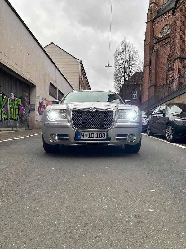 Silber Gebraucht 2006 Chrysler 300C Touring Kombi | 3.599 € (Superpreis) - Bild 1/4