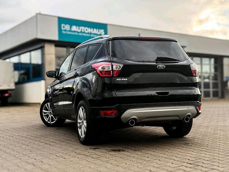Gebraucht Ford Kuga 150 PS (110 kW) 2019 Schwarz SUV