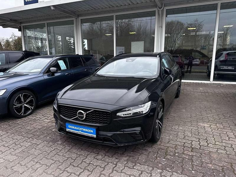 Gebraucht Volvo V90 Ultimate 197 PS (144 kW) 2022 Onyx black / metallic Kombi