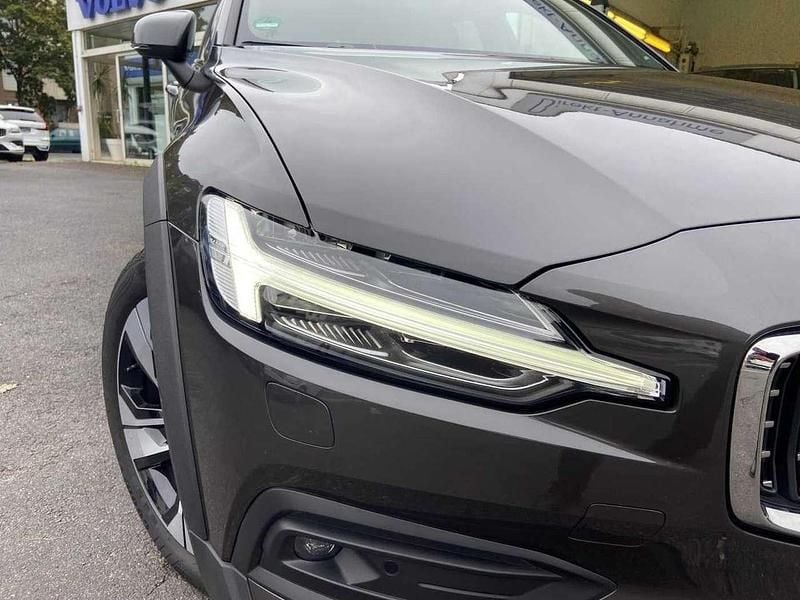 Gebraucht Volvo V60 CC Ultimate 197 PS (144 kW) 2024 Grau Kombi