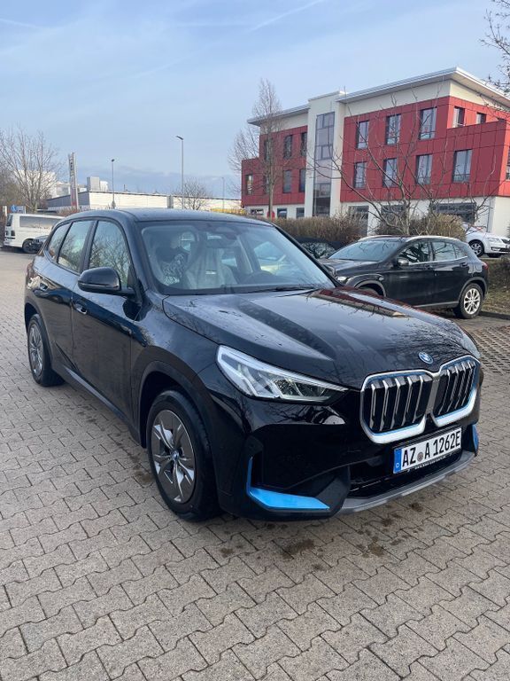 Gebraucht BMW iX1 230 kW (313 PS) 2024 Schwarz SUV