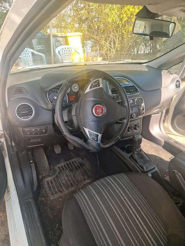 Gebraucht Fiat Punto 75 PS (55 kW) 2012 Weiß Kleinwagen