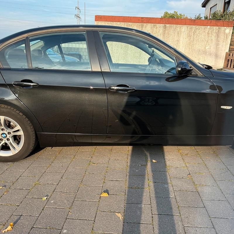 Gebraucht BMW 318 143 PS (105 kW) 2008 Schwarz Limousine