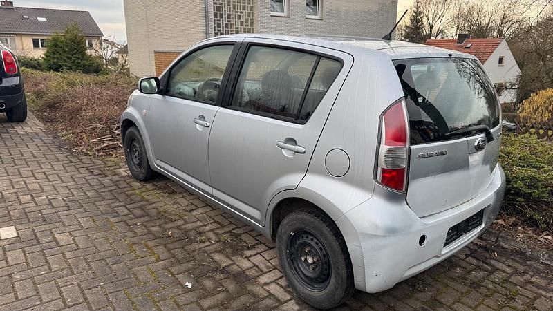 Gebraucht Subaru Justy 69 PS (50 kW) 2010 Silber Kleinwagen