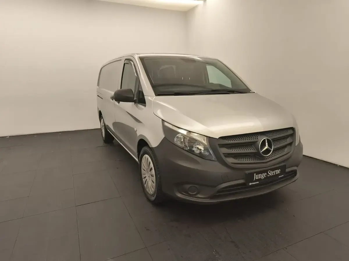Gebraucht Mercedes Vito 163 PS (119 kW) 2021 Brillantsilber metallic Van