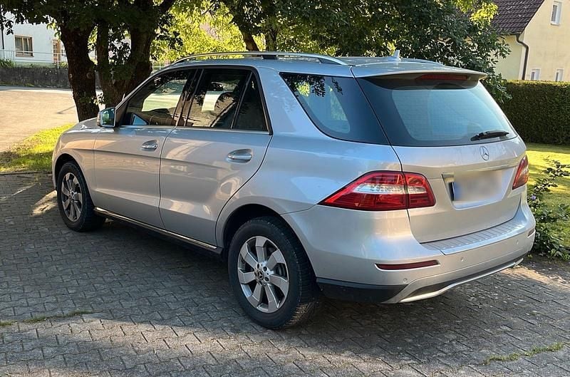 Silber Gebraucht 2013 Mercedes ML250 SUV | 21.999 € (Guter Preis) - Bild 1/4